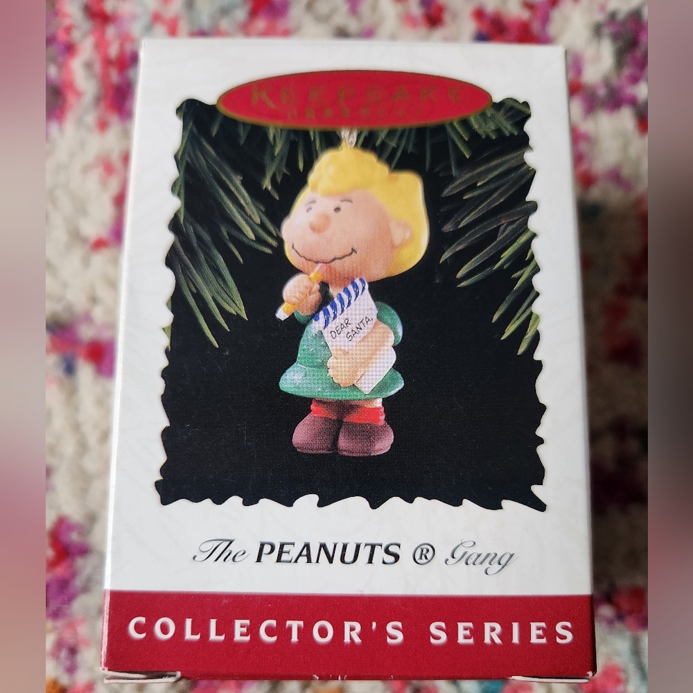 Vintage Hallmark keepsake "peanuts" Ornament